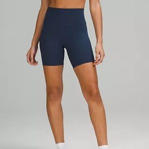 Wunder Train High-Rise Short 6" - Size 4